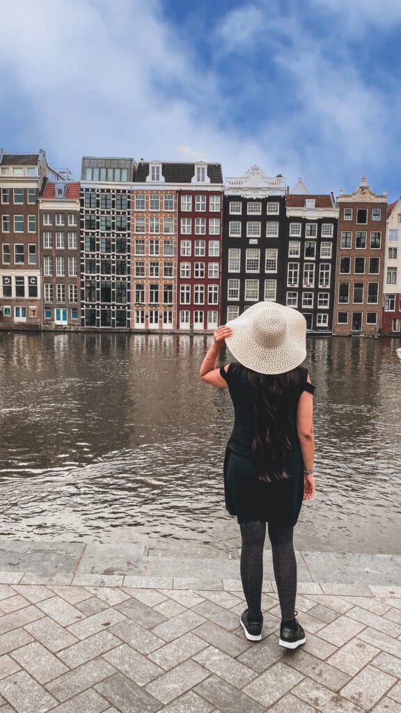 Travel Vlogger Eri in Germany in Amsterdam